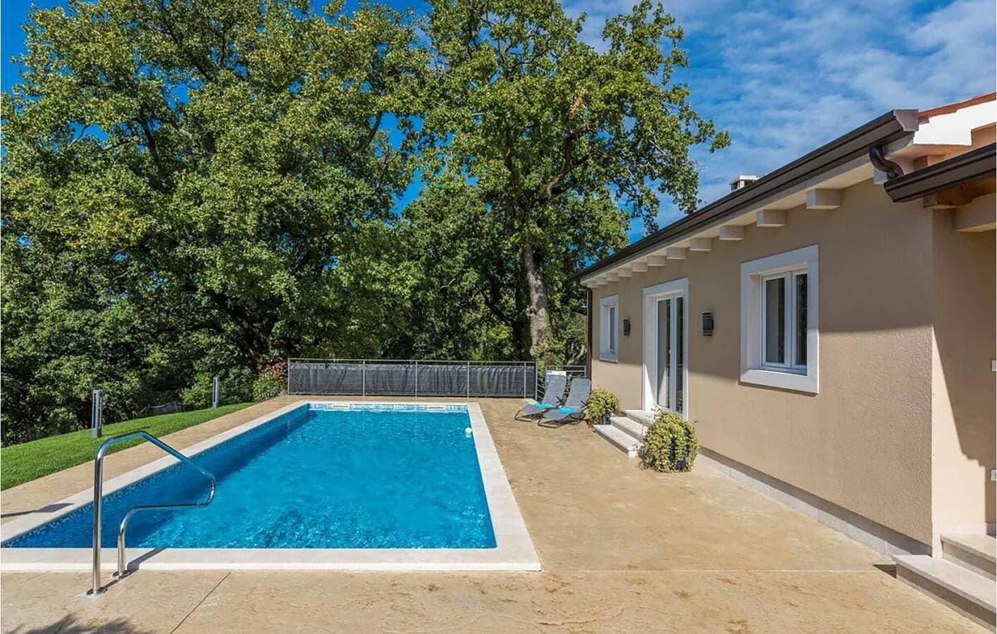Foto 4 von 35: Modernes Apartment mit 2 Schlafzimmern, Pool und Terrasse in der Nähe des Stadtzentrums von Jakovici