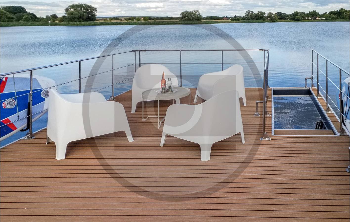 Foto 11 von 25: Waterfront Retreat: Neuruppin House Boat