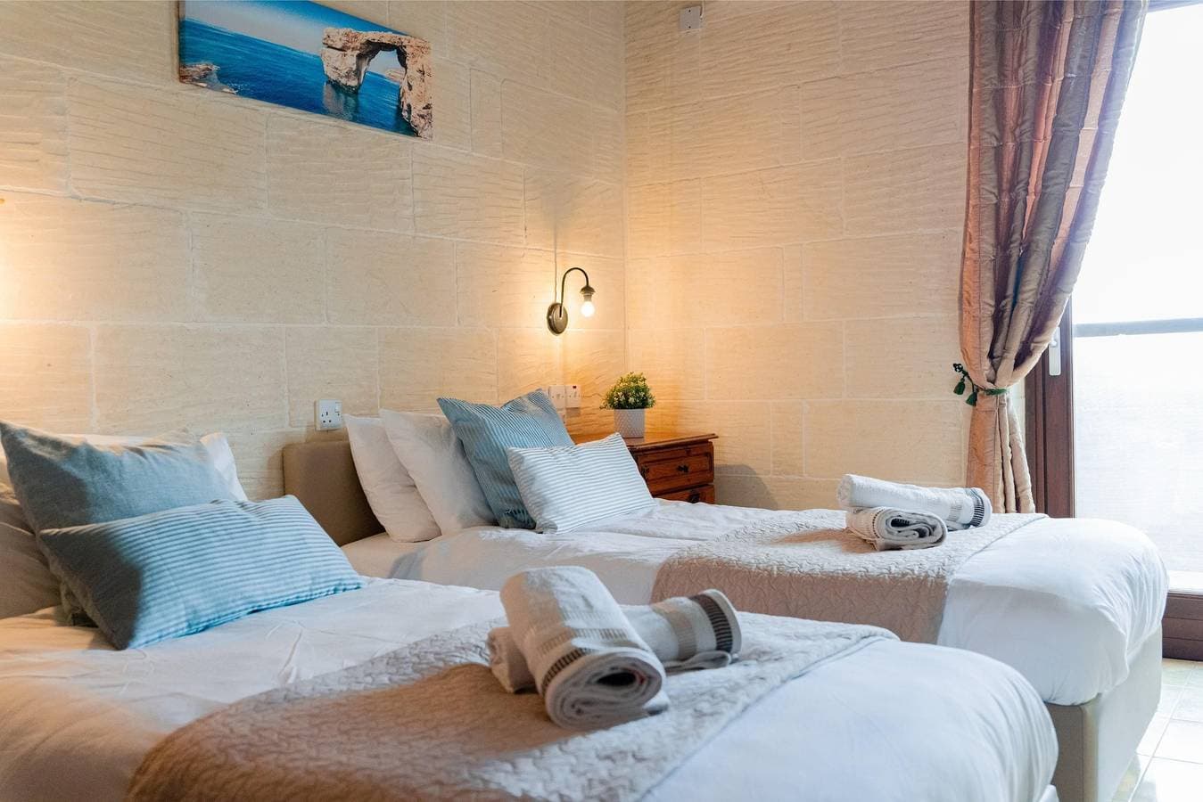 Foto 5 von 30: Villa Savona Sleeps 7 with Private Pool