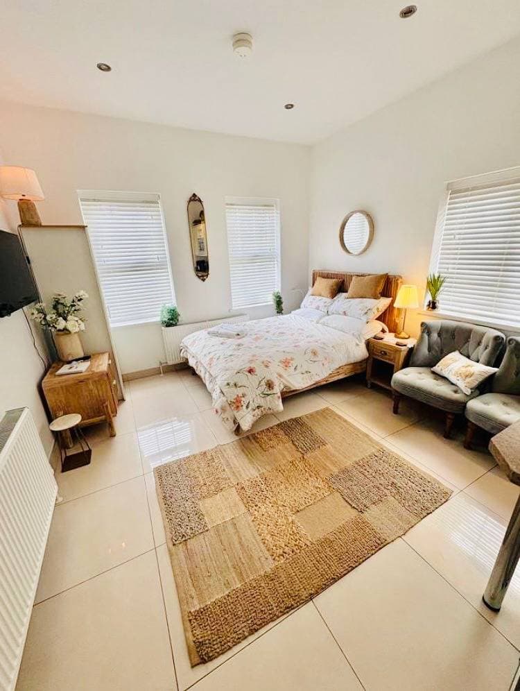 Foto 2 von 27: 1 Bed Flat - Sleeps 2 - Parking - Garden