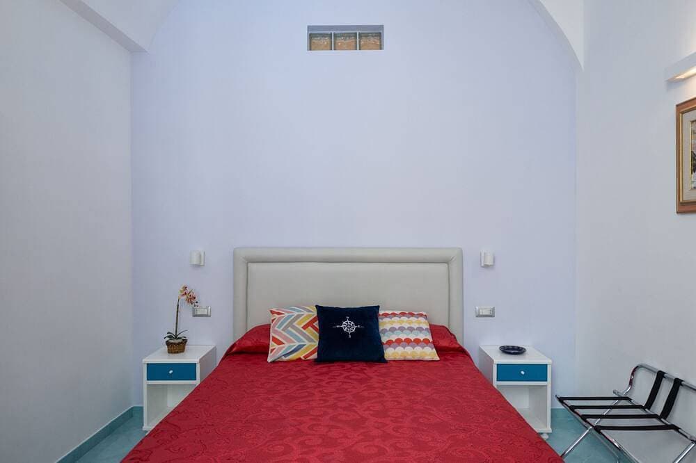 Foto 6 von 30: Grecale: stunning sea-view apartment with patio - up to 5 guests