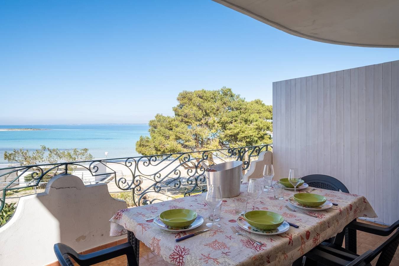 Foto 3 von 27: Ferienhaus 'Villa Gaudì - Güell' mit Meerblick, WLAN und Klimaanlage