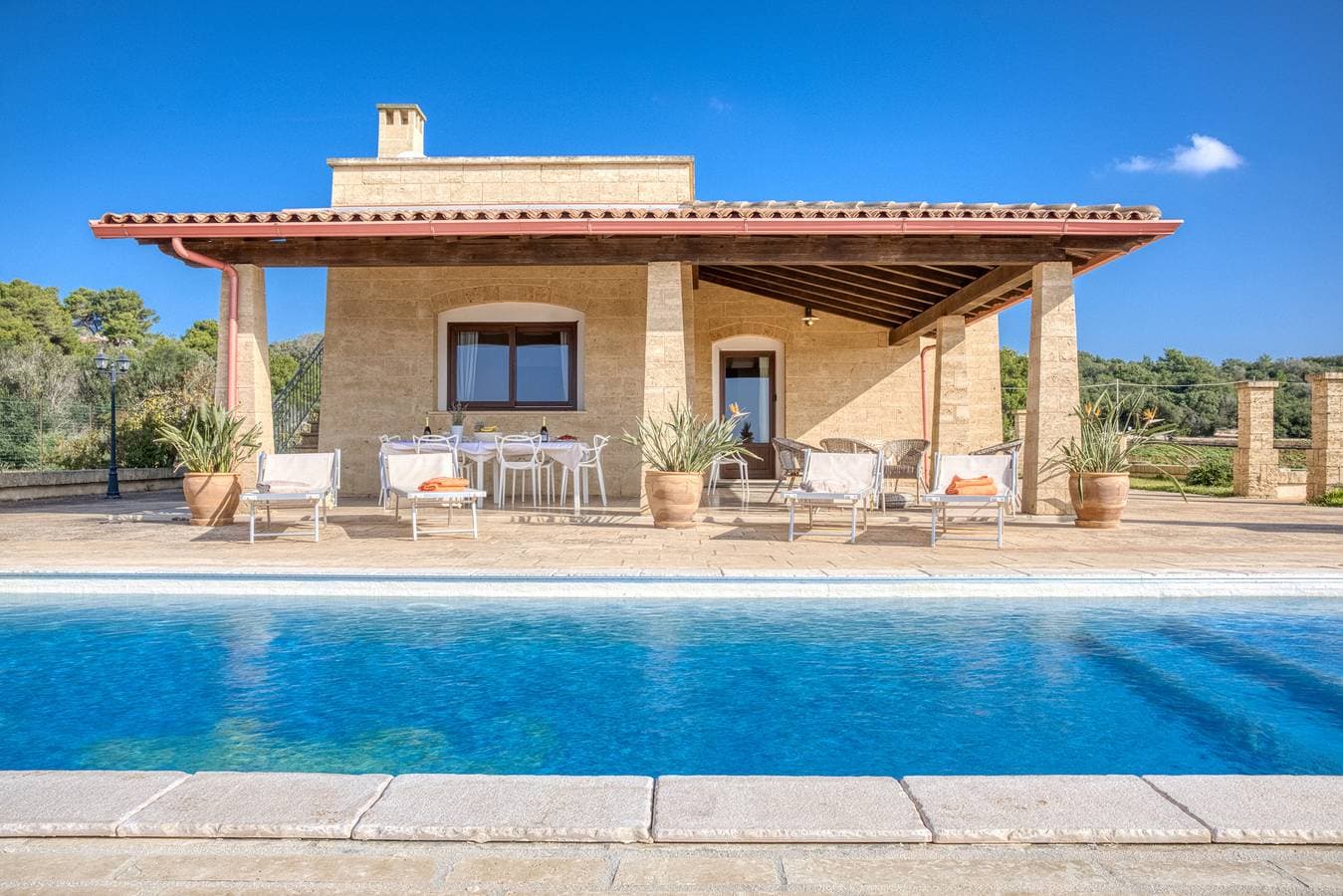 2km vom Sandstrand: Pool-Ferienhaus mit Meerblick 1