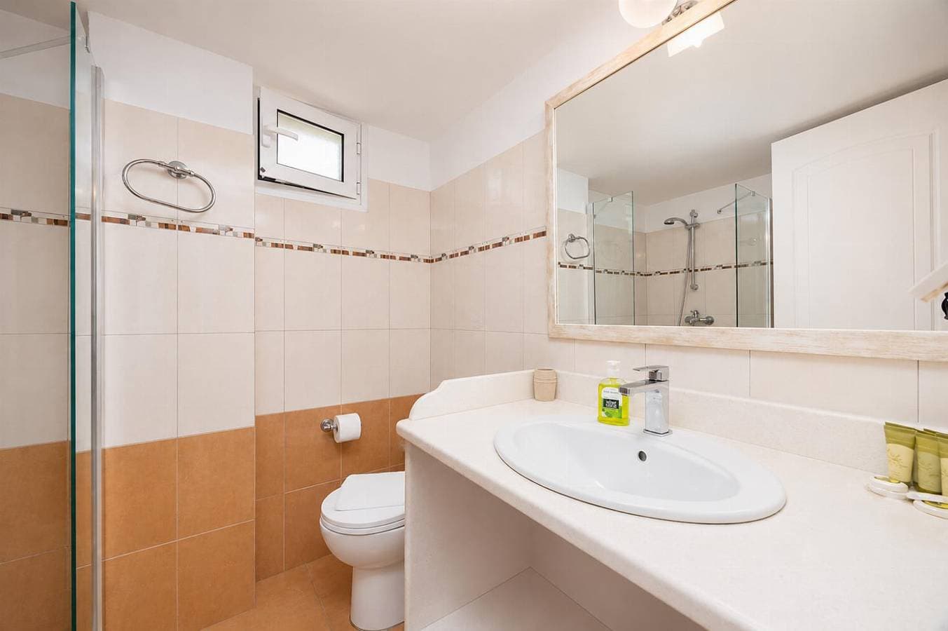 Foto 13 von 31: Villa für 11 Personen mit Terrasse
