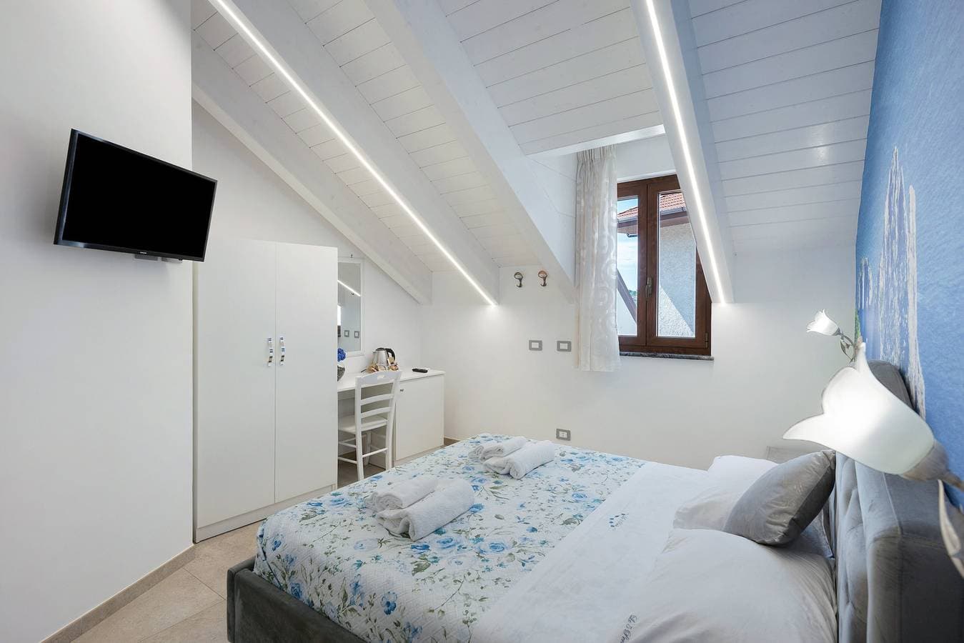 Foto 7 von 23: Zimmer 'Capri' mit Bergblick, WLAN und Klimaanlage