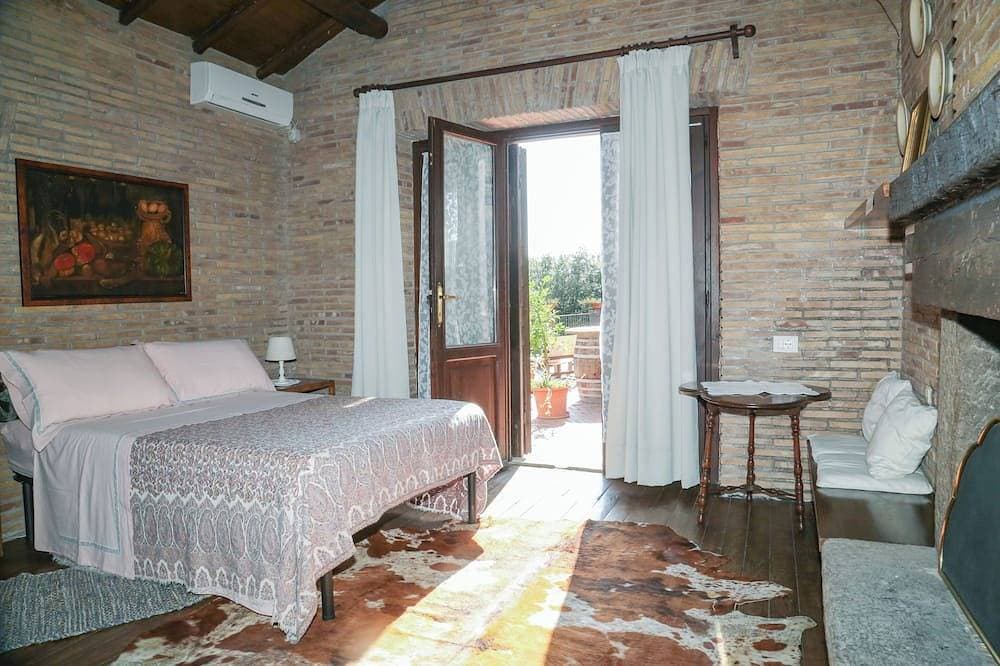 Foto 2 von 30: Cottage independent from the villa provided with kitchenette
