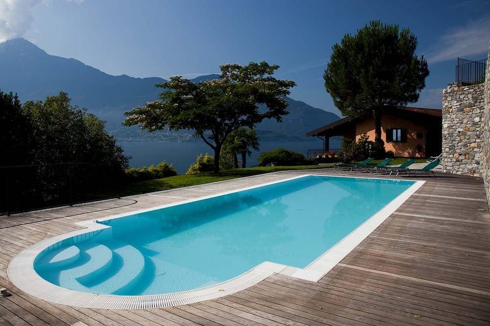 ... Privater beheizter Pool, 2500 m2 ... atemberaubender Seeblick 1