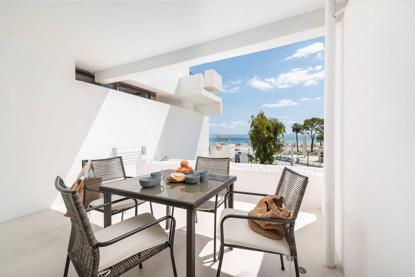Sa Nacra - Modernes Apartment mit fantastischem Meerblick, nur 50 m vom Strand entfernt. Ideal für P... 1