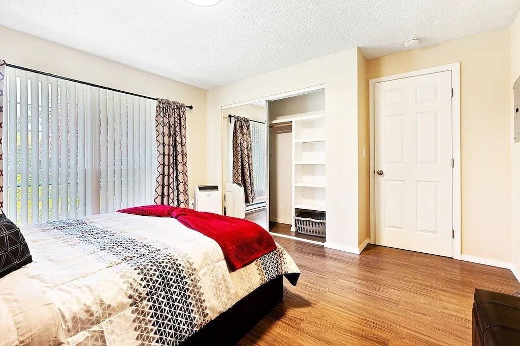 Foto 11 von 28: Perfect Private Getaway in Seattle's Southside!