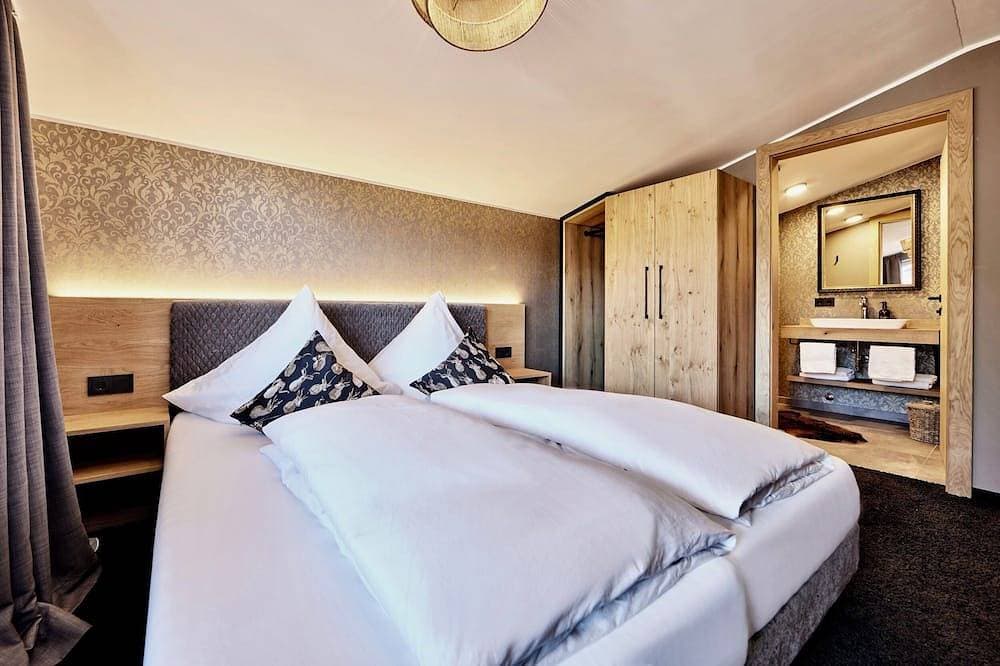Foto 3 von 30: Neu! Deluxe Apartment Zugspitze mit Pool, Sauna, am Golfplatz und Zugspitzblick