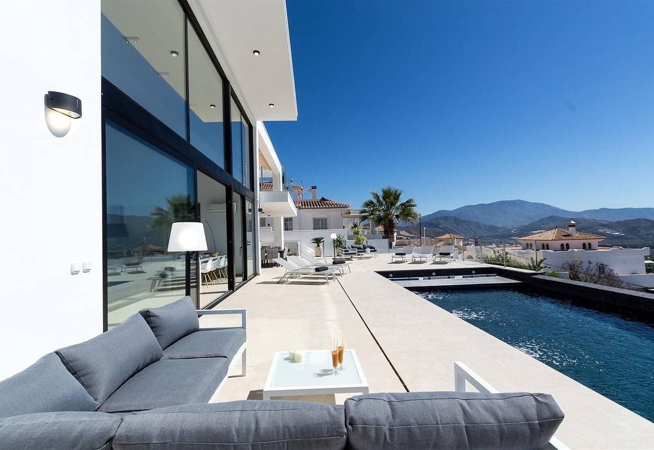 Foto 2 von 32: Villa "Royal" mit Meerblick, privatem Pool & WLAN