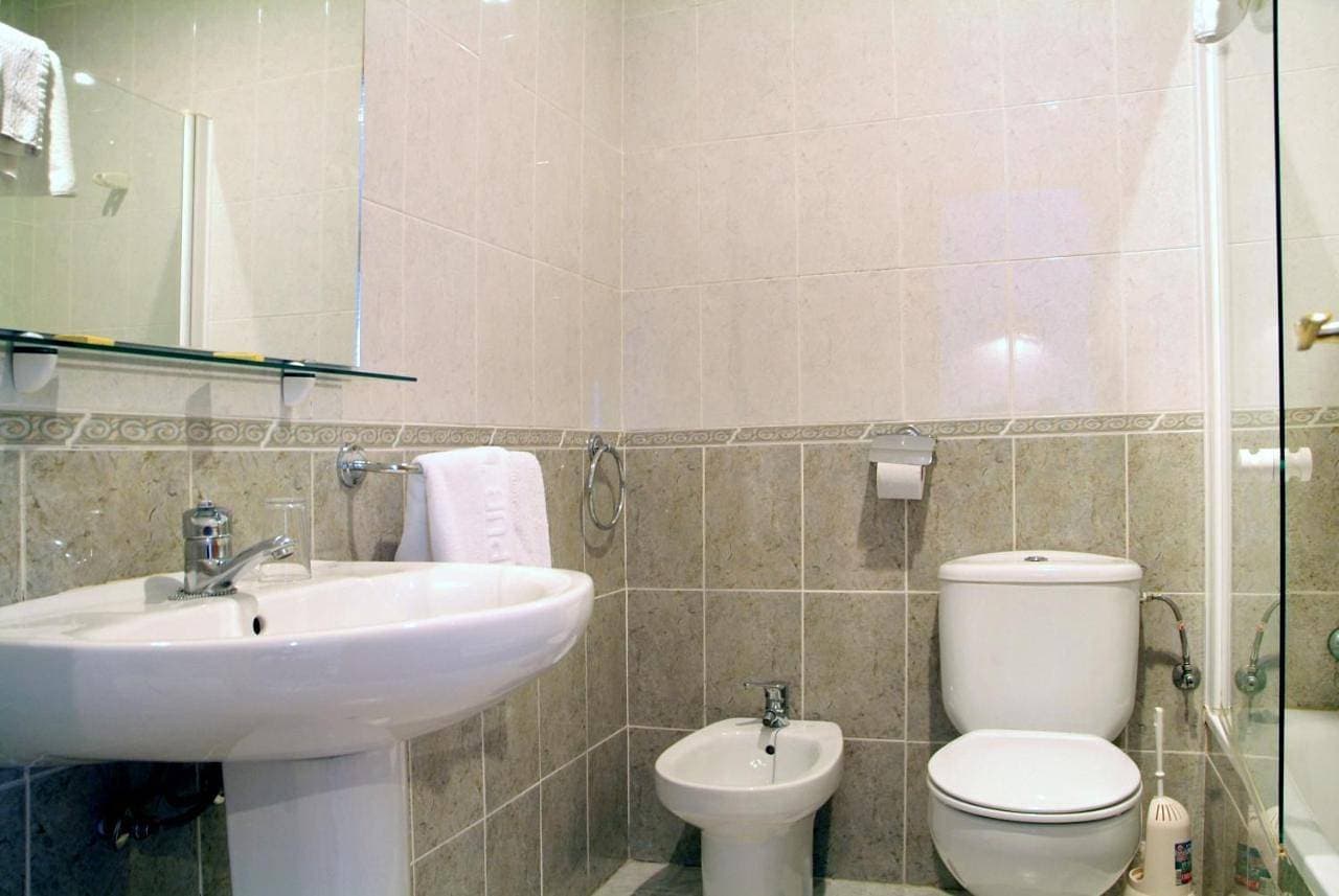 Foto 12 von 14: Twin Room with Private Bathroom