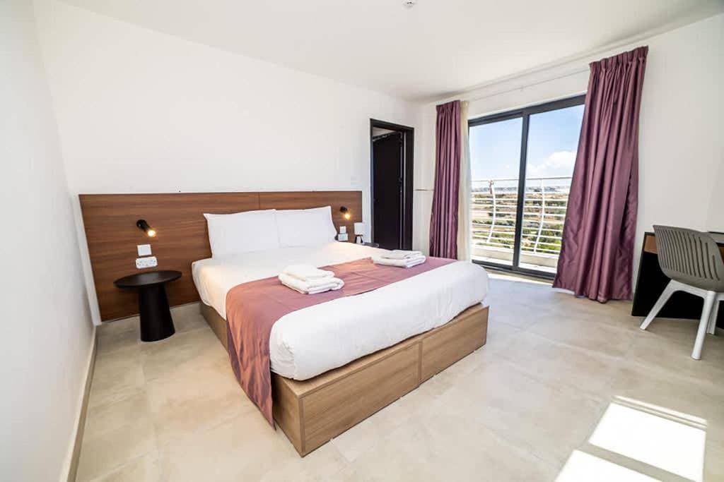Peaceful 1-Bedroom Apartment Stunning Views - by HostMT 1