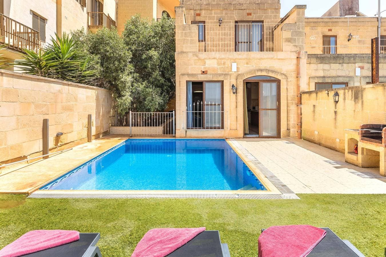 Foto 3 von 33: Villa für 4 Personen mit Garten