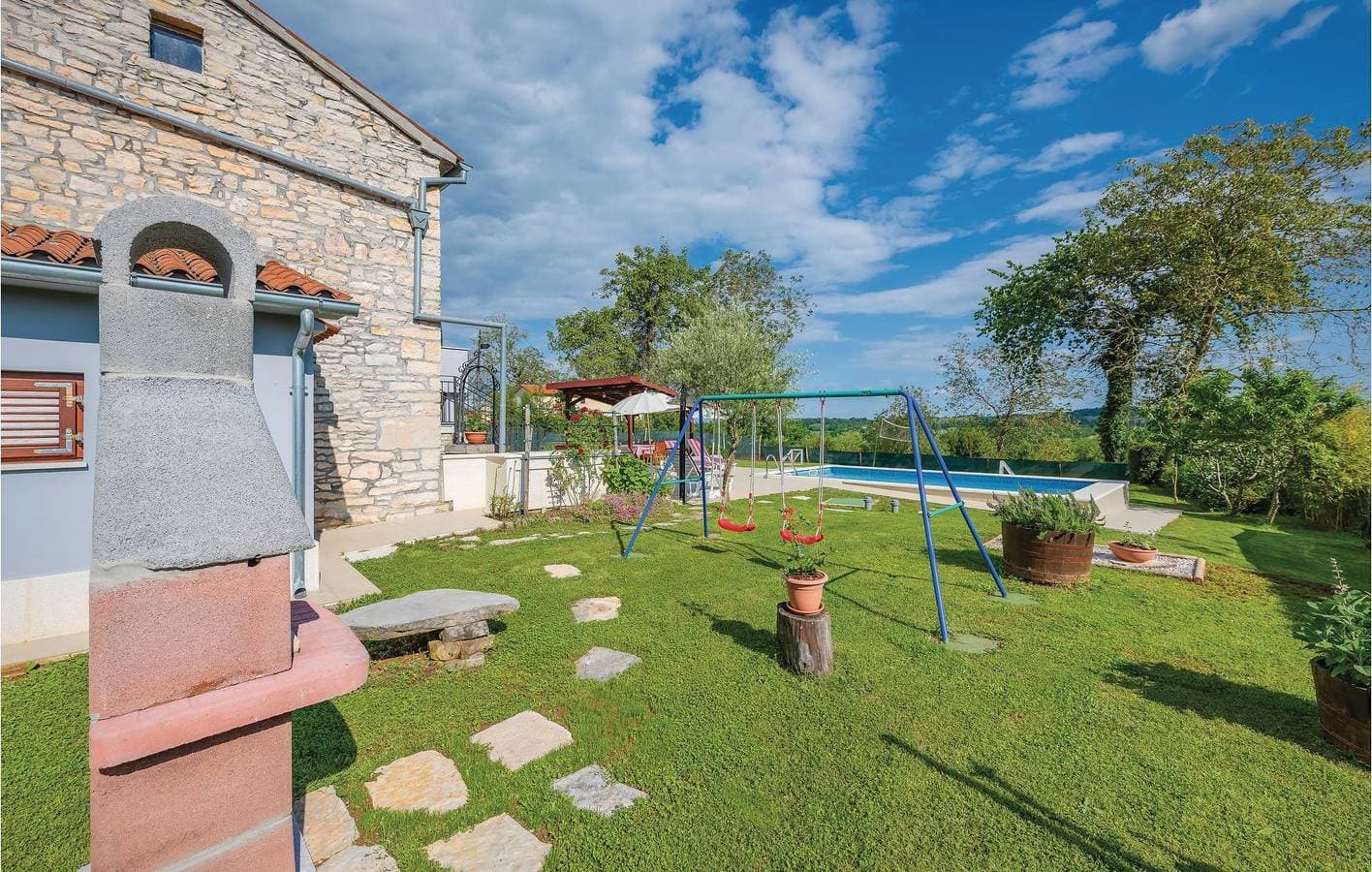 Foto 11 von 30: Charmante 68 m² große Wohnung mit Terrasse, Pool und Parkplatz