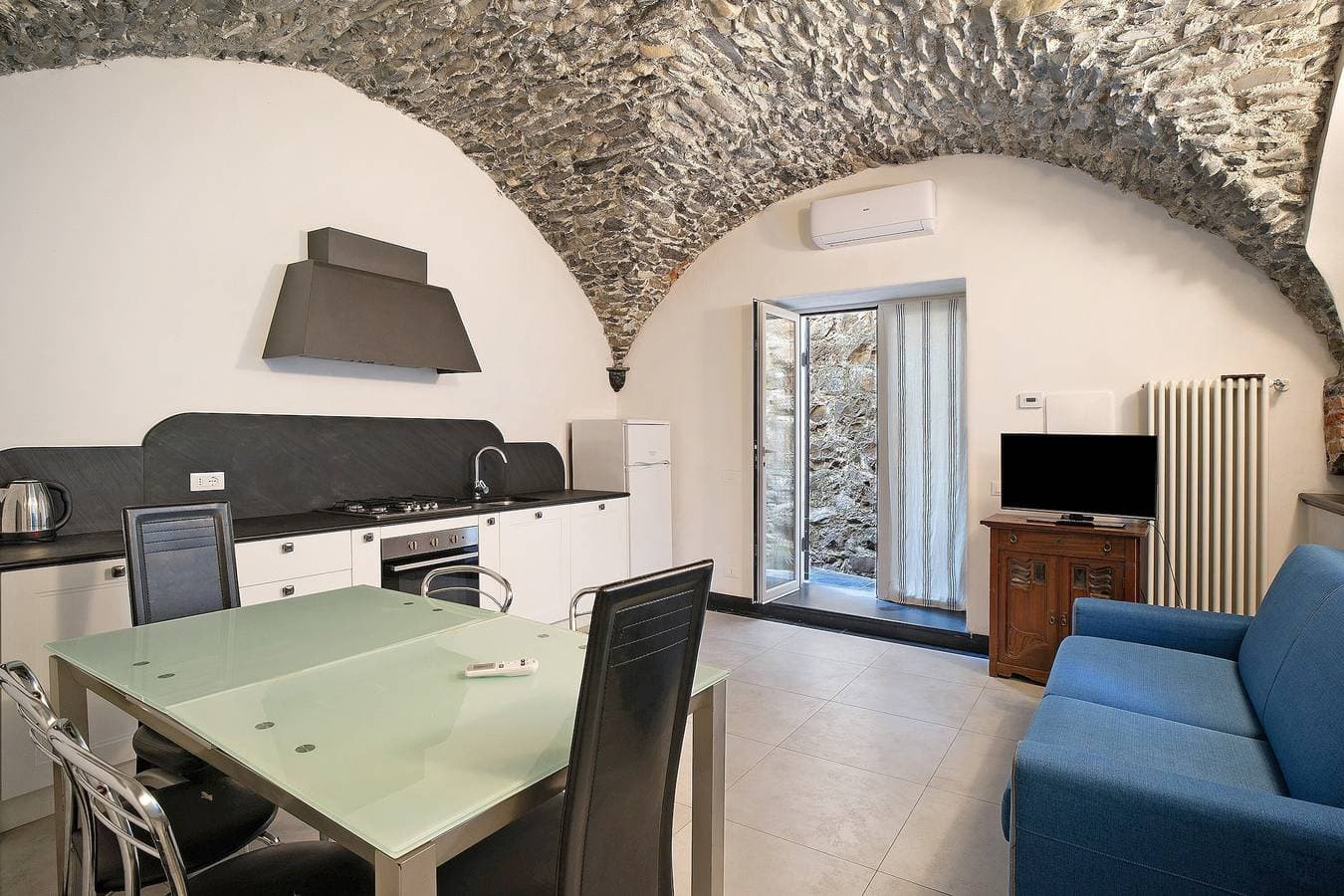 Foto 10 von 21: Ferienwohnung 'Dipinti, Borgo Dei Pescatori' mit WLAN und Klimaanlage
