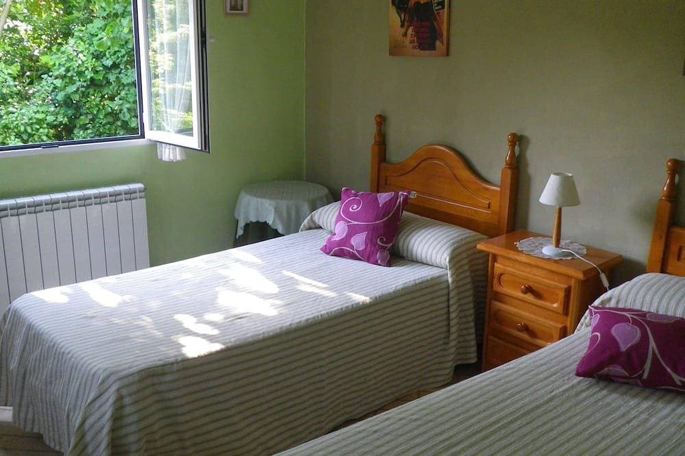 Foto 2 von 16: Ideale Haustiere: Wohnung in Haus mit Garten - erster Stock.