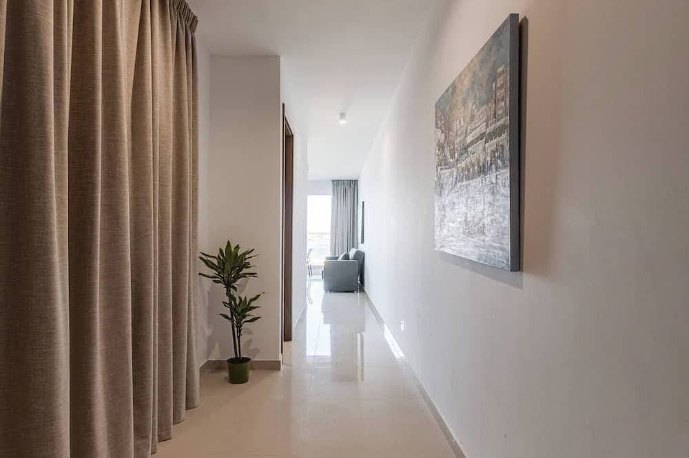 Foto 7 von 20: Steps from Mellieha Beach! Modern 1Br apartment with terrace, ensuite & kitchen. Perfect for couples, friends or business stays.