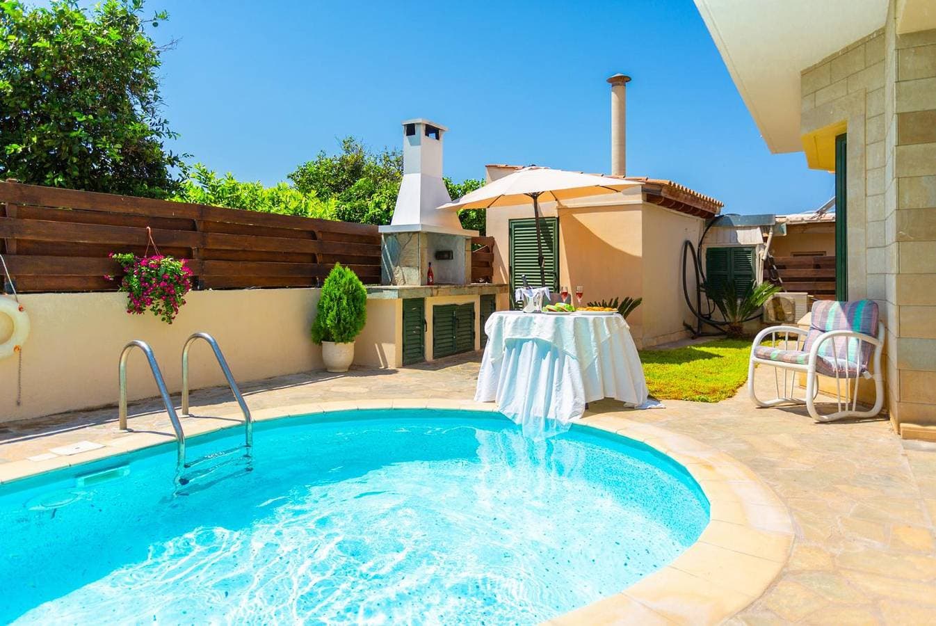 Foto 10 von 50: Villa für 7 Personen mit Terrasse
