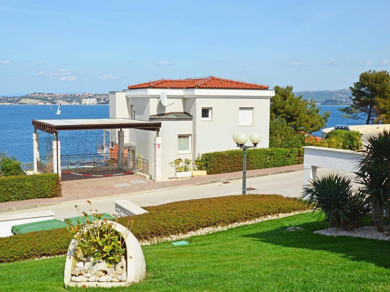 Foto 9 von 23: Three-Bedroom Villa with Private Pool