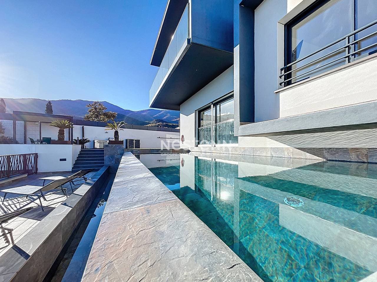 Foto 3 von 30: Zeitgenössische Villa mit privatem Infinity-Pool