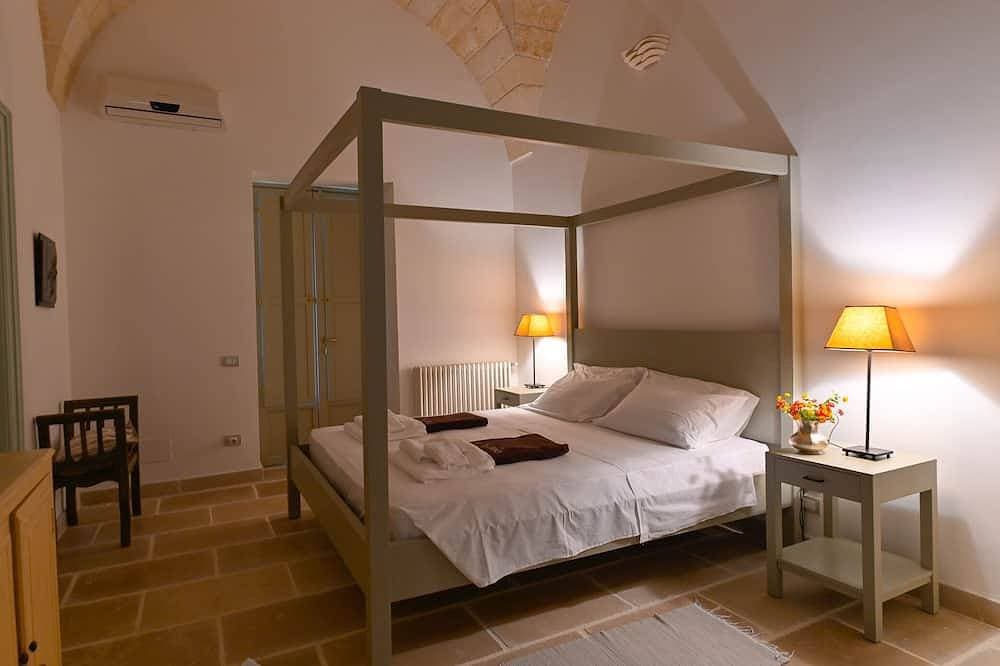 Foto 5 von 30: 5 Schlafzimmer Masseria mit beheiztem Infinity-Pool und weitläufigem Olivenhain
