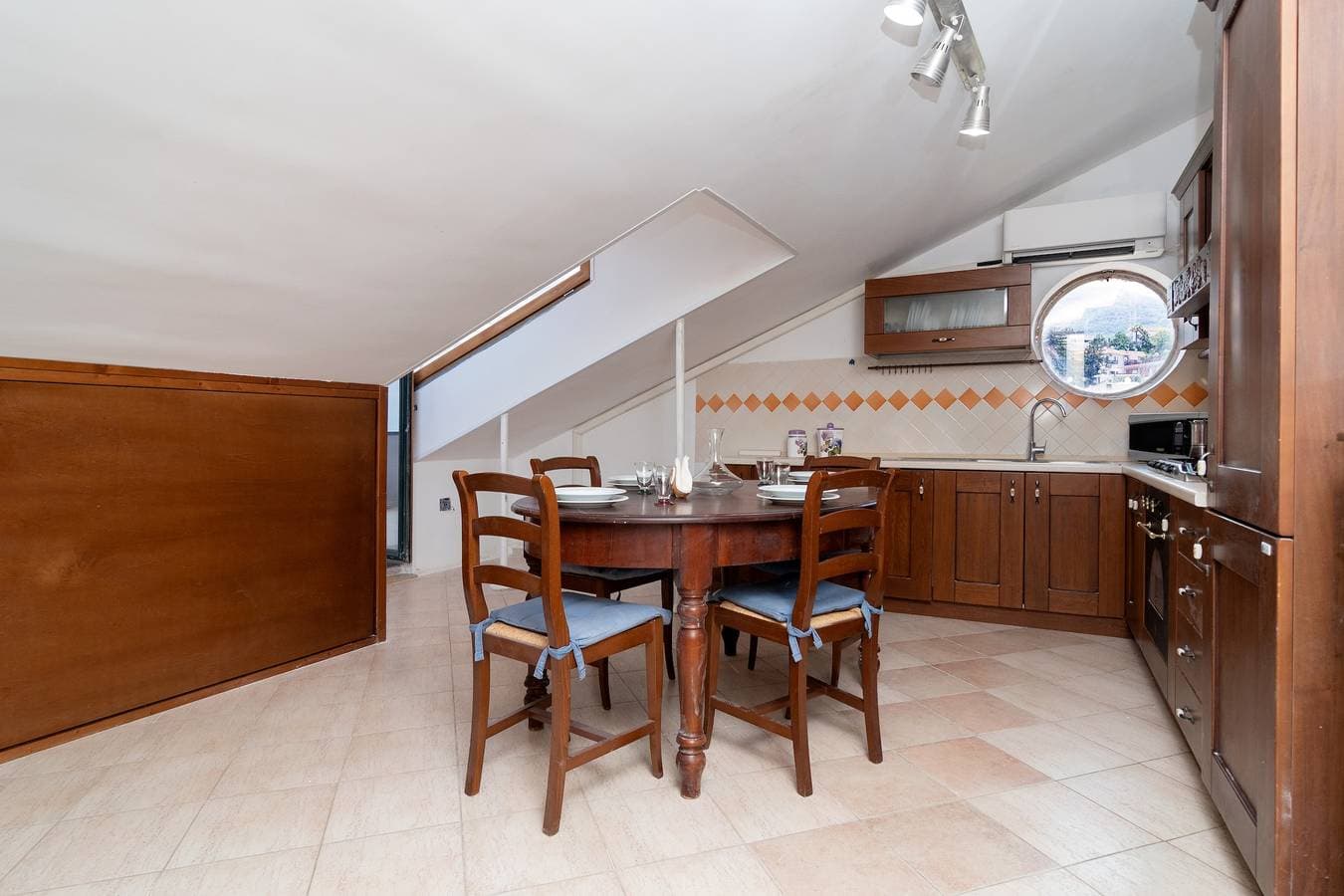 Foto 6 von 18: Alba Rosa Attic by Espresso Rentals