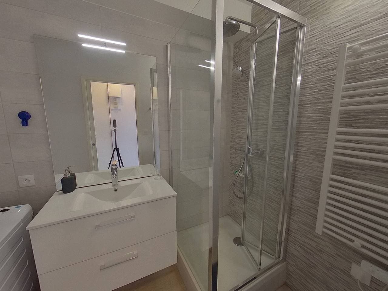Foto 4 von 25: Renoviertes Studio mit Meerblick-Balkon, WIFI, nah am Strand und Einkaufsmöglichkeiten - 2 Pers