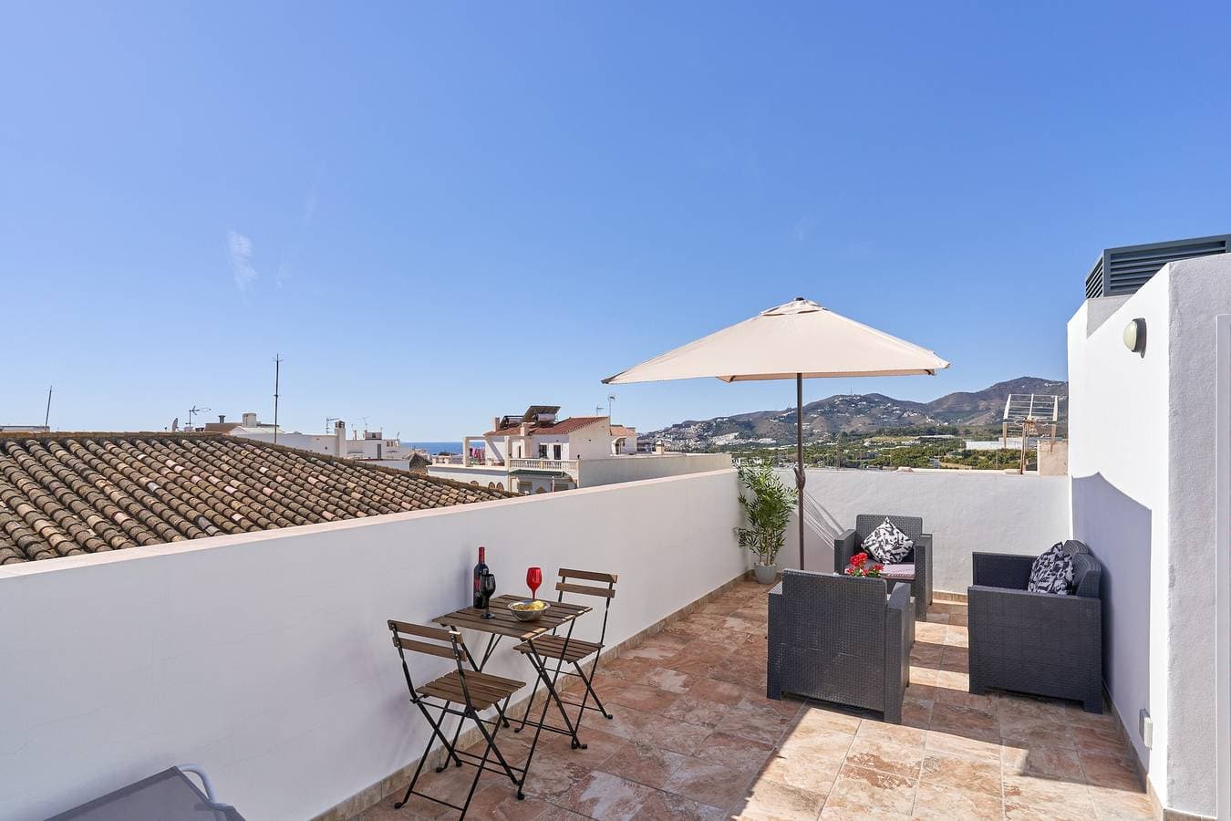 Foto 3 von 27: Einzimmerapartment "Nerja Boutique Sweet Corner B3" mit Gemeinschaftspool und WLAN
