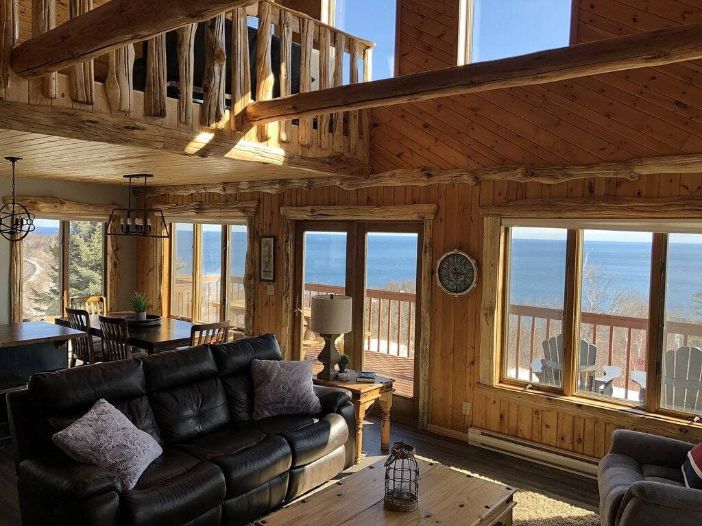 Foto 5 von 45: Superior View - 2 Schlafzimmer plus Dachboden, 2 Badezimmerkabinen mit Blick auf den See