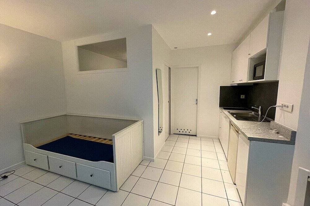 Foto 11 von 12: Apartment-Eigenes Badezimmer-Apartment-Blick auf den Hof