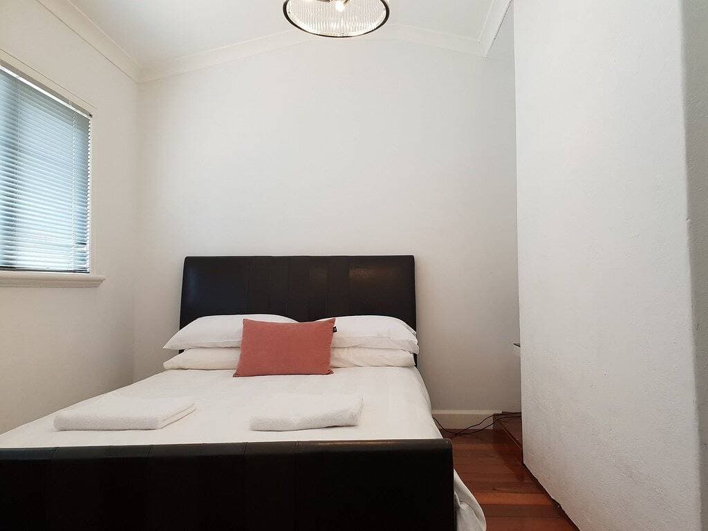 Foto 8 von 25: 3-Zimmer-Haus mit Kronleuchtern, Granit-Arbeitsplatten und Art-Deco-Elementen. WIFI inc