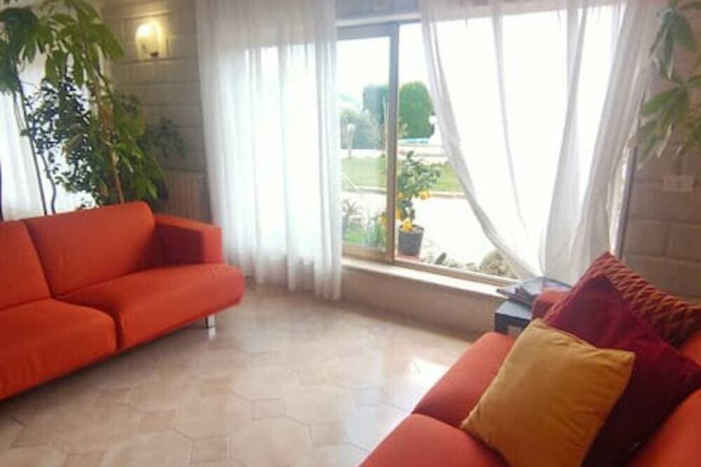 Foto 13 von 30: Villa Matrascia for 4 Guests