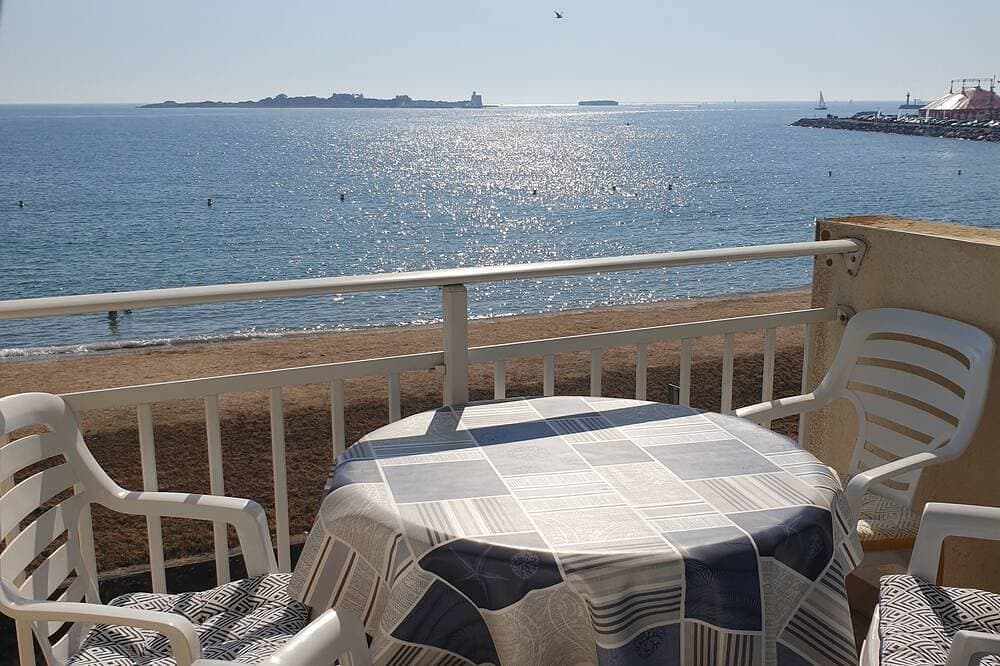Foto 10 von 10: Furnished apartment in Saint Vaast la Hougue with feet in the water
