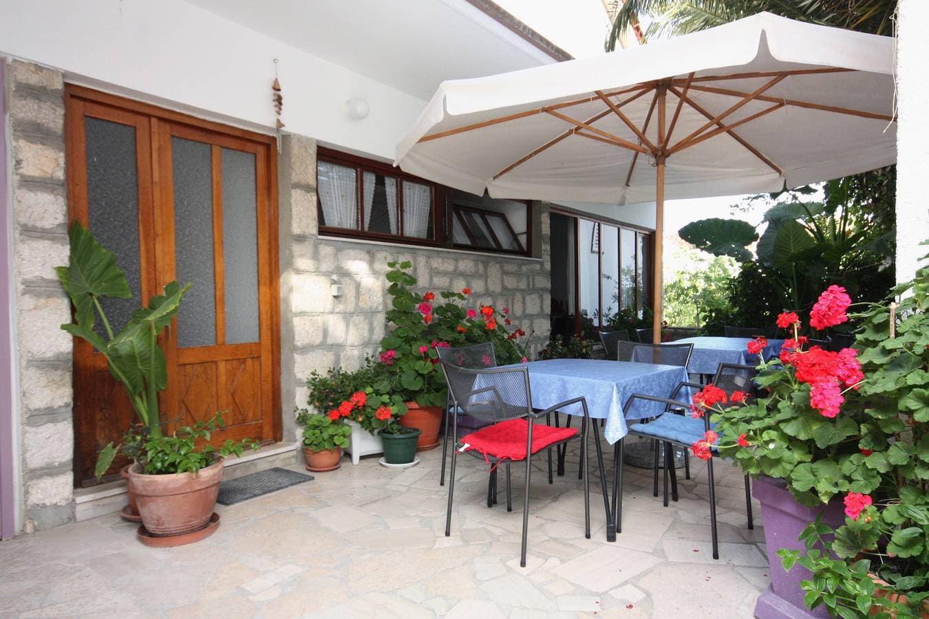 Foto 7 von 20: Zimmer mit Balkon und Meerblick Banjol, Rab S-5077-b