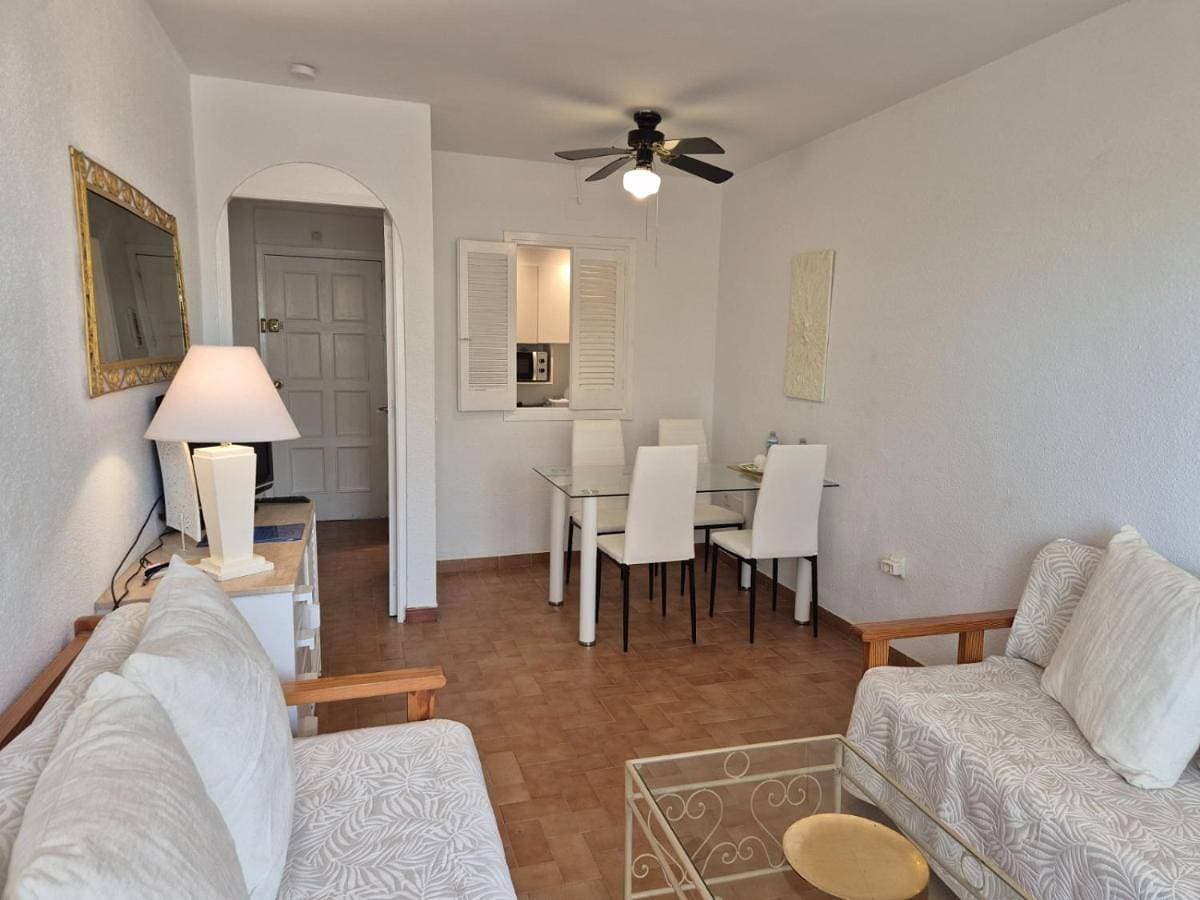 Foto 3 von 27: One-Bedroom Apartment with Balcony and Sea View