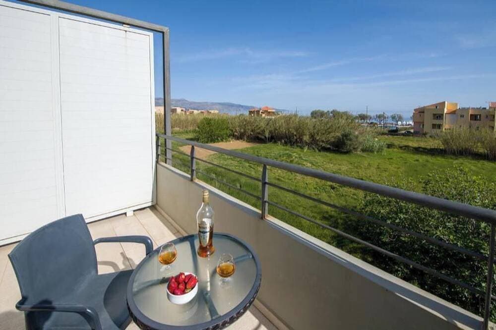 Foto 7 von 20: Cozy Coastal Retreat Steps from Maleme Beach