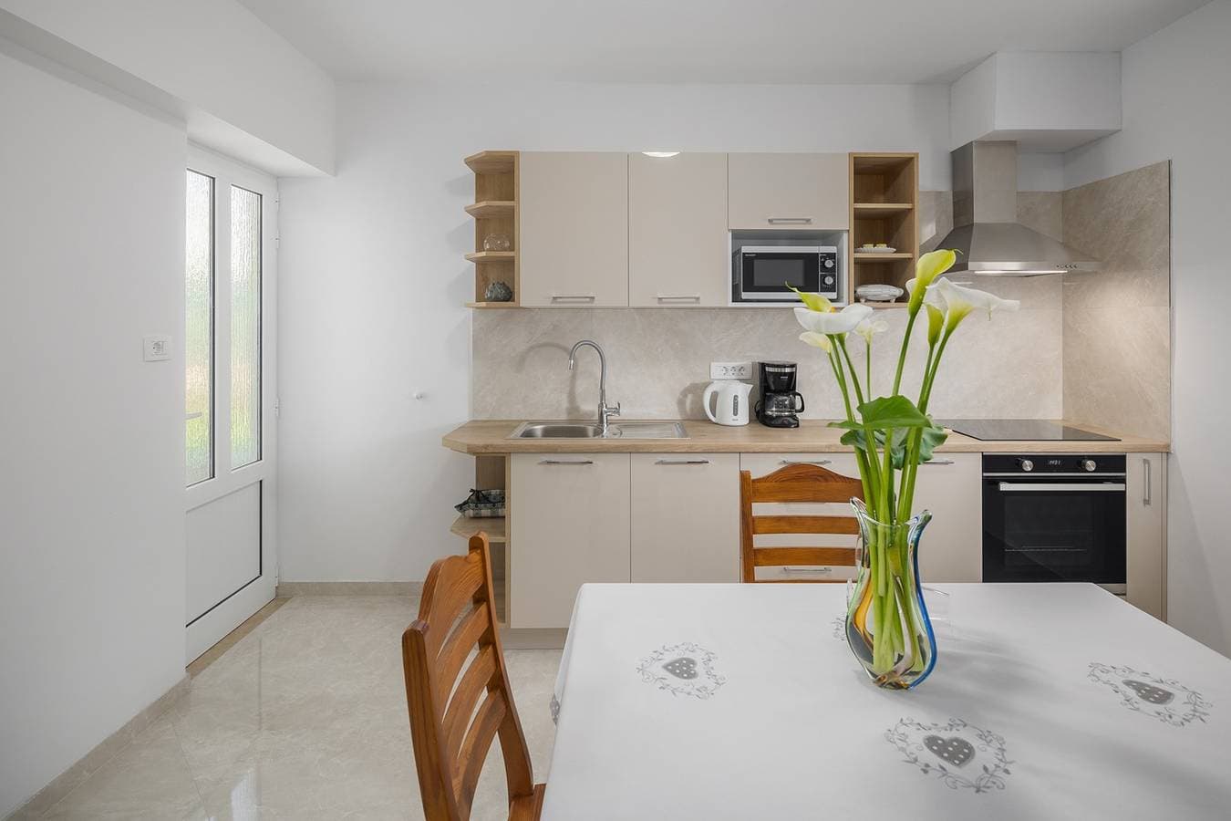 Foto 7 von 24: Die Schönheit des gepflegten Gartens, die Nähe der Strände, die Privatsphäre, die Ruhe und die Ruhe sind die Hauptvorteile dieser bezaubernden Wohnung!