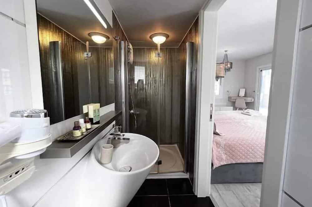Foto 8 von 30: 4 Bedroom Private Villa, Pool, Kyrenia Town