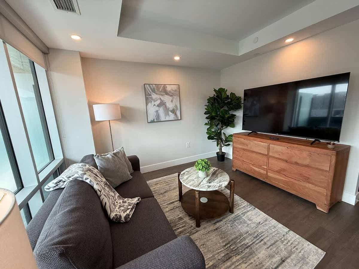 Modern & spotless 1 BR downtown with 6 appliances 1