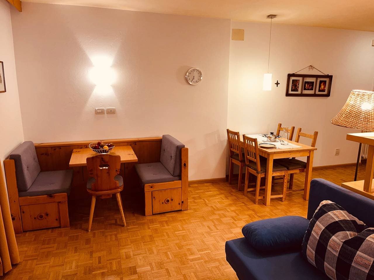 Foto 11 von 34: Ferienwohnung 'Residenz Zirmer Wohnung Feuer' mit Bergblick, Gemeinschaftsgarten und WLAN