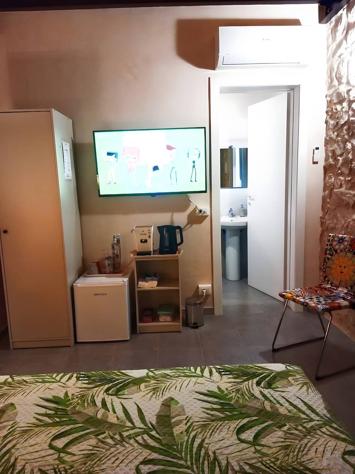 Foto 11 von 23: Zimmer 'Vigna Di Pettineo - N6' mit Gemeinschaftspool, privater Terrasse und Klimaanlage