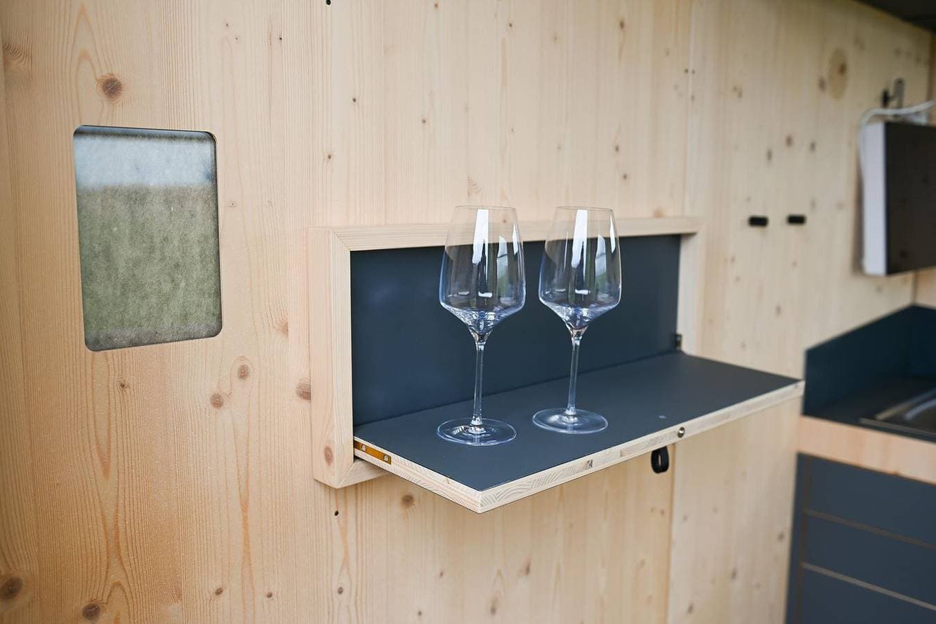 Foto 12 von 29: Naturnahes Sleep Space Off-Grid von Green Tiny Houses mit Nordseeblick