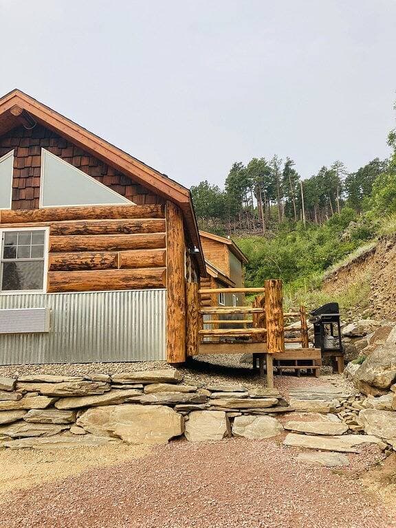 Foto 5 von 13: 8 miles to Mount Rushmore - Sleeps 2 - King Bed