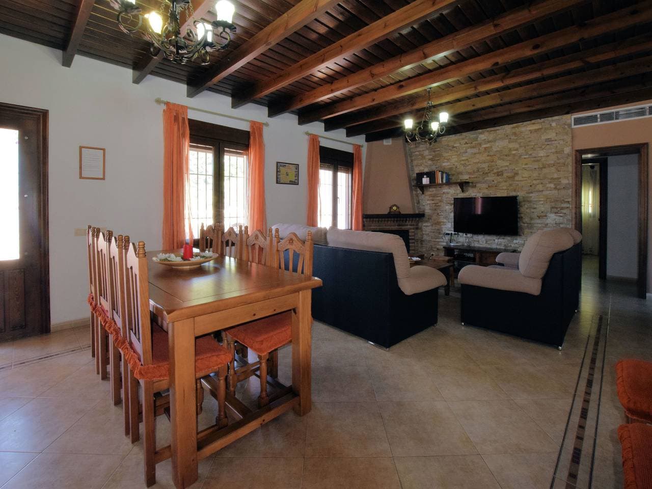 Foto 4 von 40: Familienvilla mit Garten