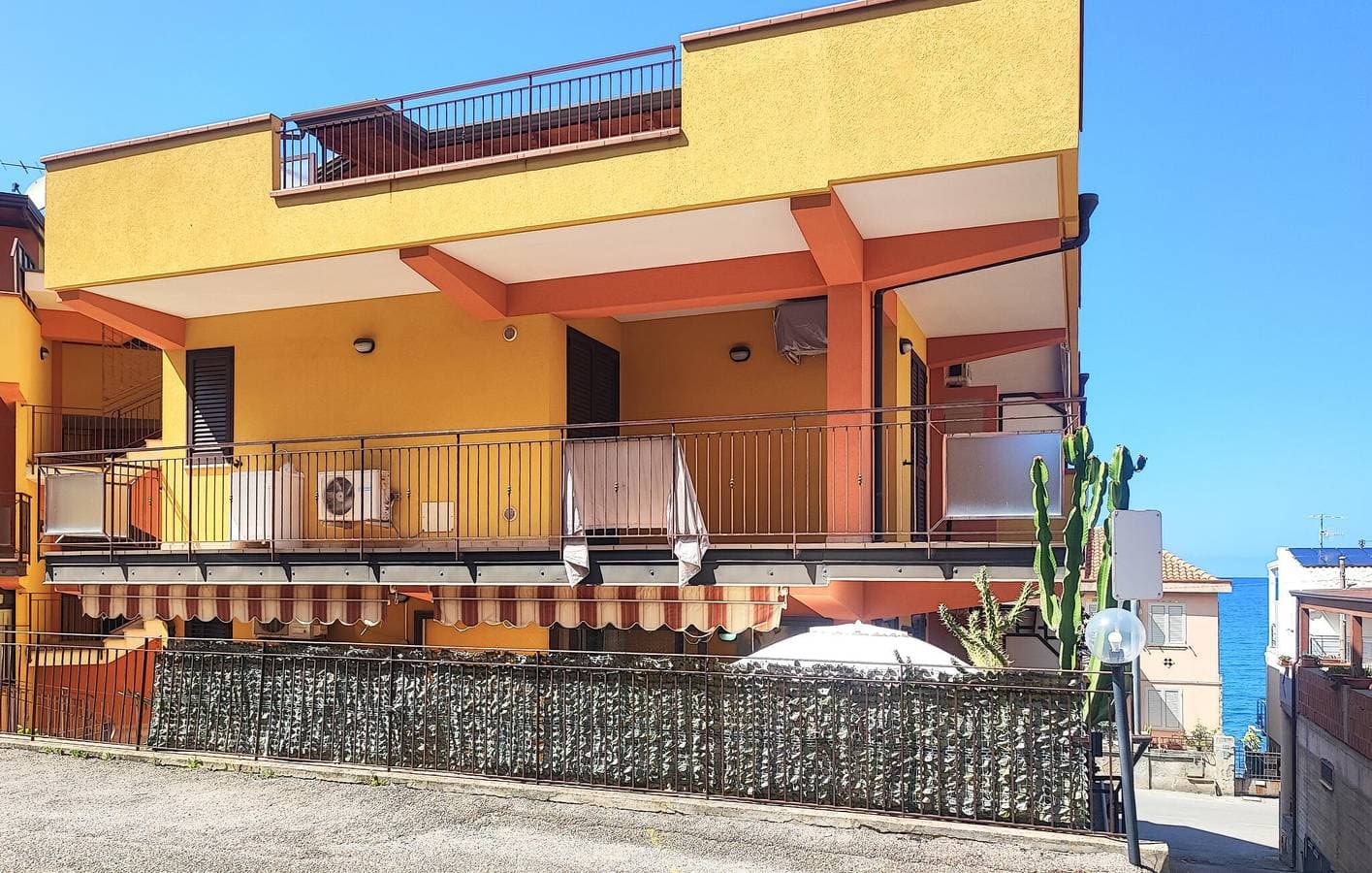 Gemütliche Ferienwohnung mit WLAN, Klimaanlage und Parkplatz, 1,5 km vom Strand Pietrarossa entfernt 1
