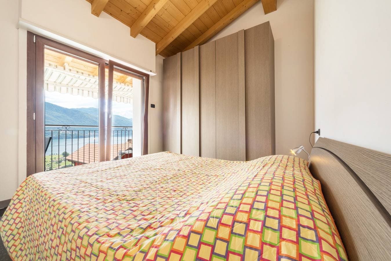Foto 13 von 24: 1-Schlafzimmer-Wohnung mit Klimaanlage und WLAN, Seeblick, Garten, Parkplatz
