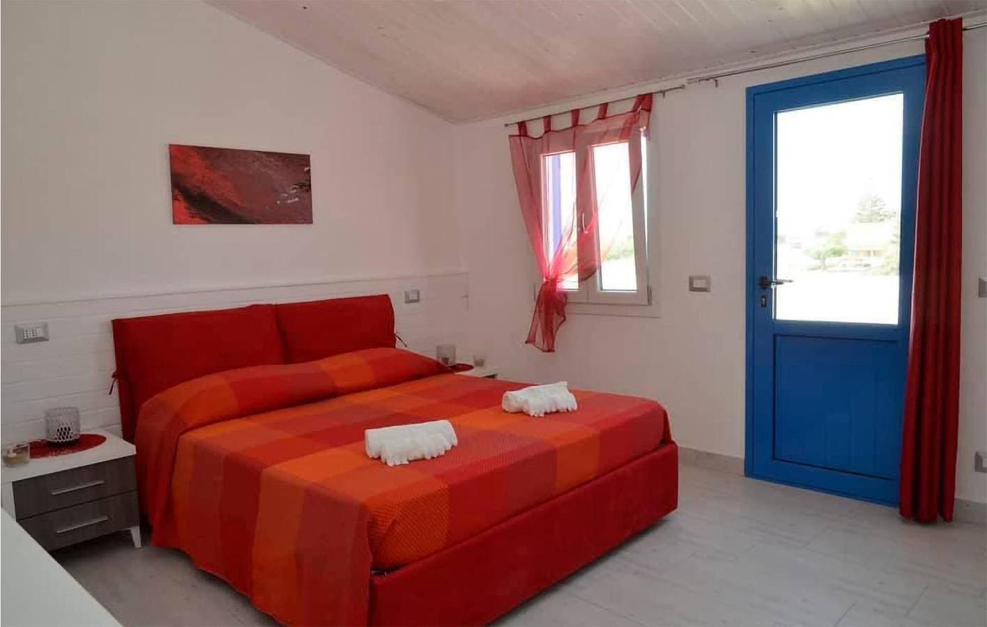 Foto 5 von 27: Apartment mit Meerblick, AC, Parkplatz, Pool, Küche und WiFi.