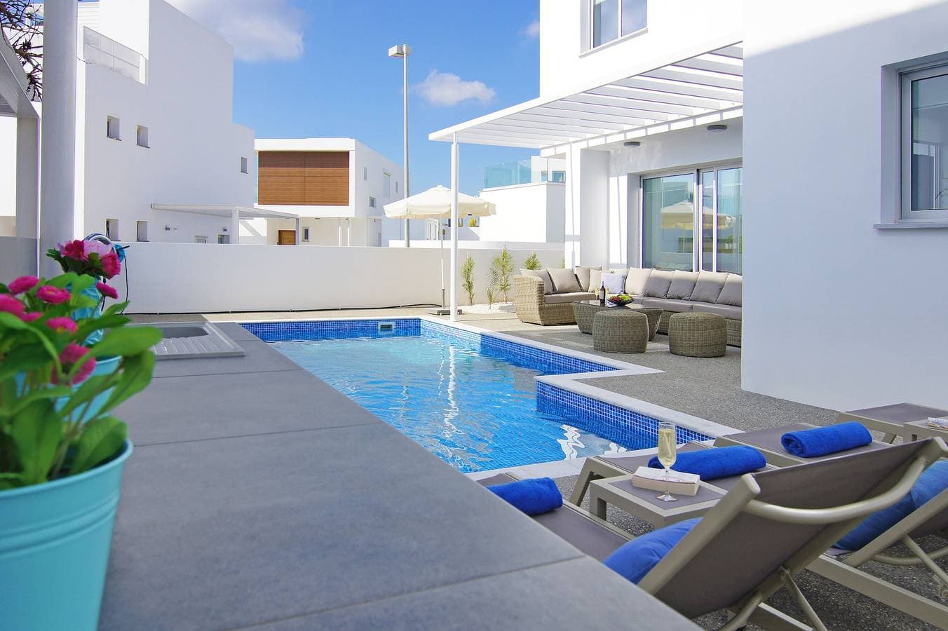 Foto 12 von 43: Villa für 7 Personen mit Balkon