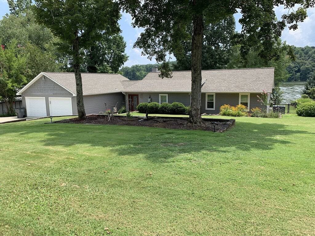 Schönes einstöckiges Haus mit vier Schlafzimmern am Shoals Creek (Wilson Lake) 1